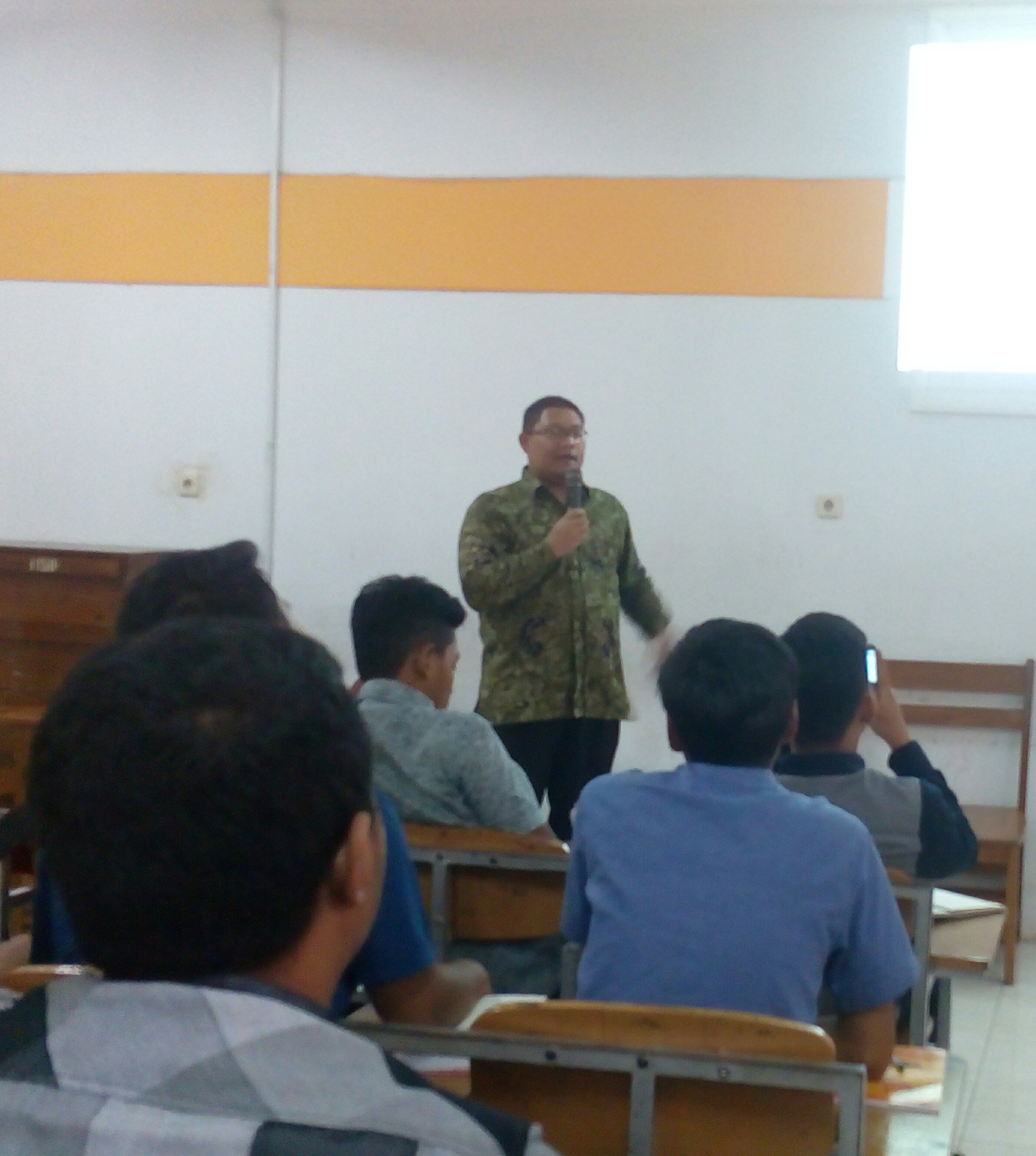Kuliah Tamu Eko Prasetyo, Kabag Perencanaan pada Sekjen DPD RI