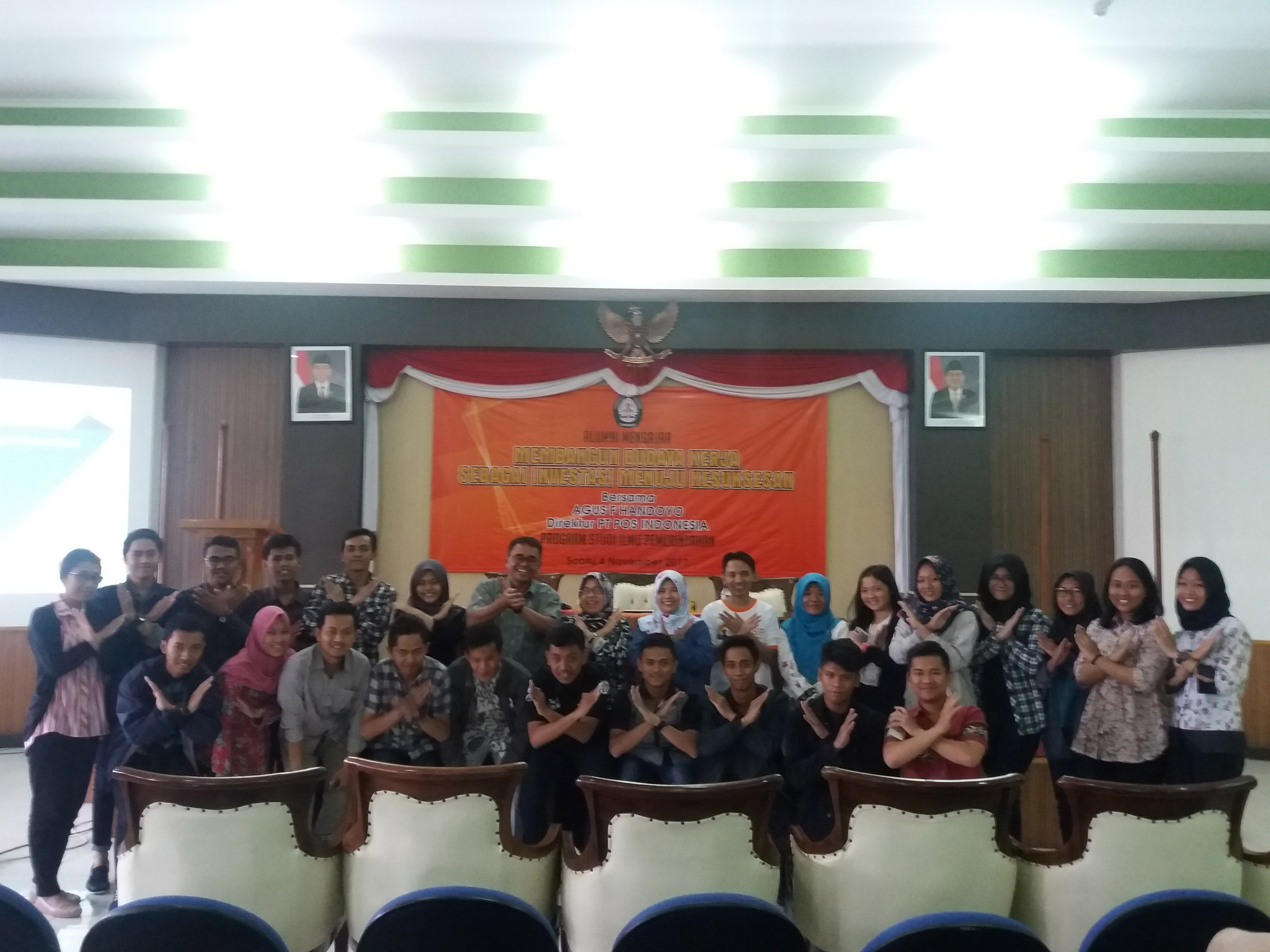 Direktur Jasa Kurir PT. Pos Indonesia Mengajar