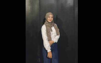 Civanda Adi Putri (Mahasiswa Ilmu Pemerintahan UNDIP), Juara I Lomba Baca Puisi Tingkat Nasional Yang Diselenggarakan Oleh UNY