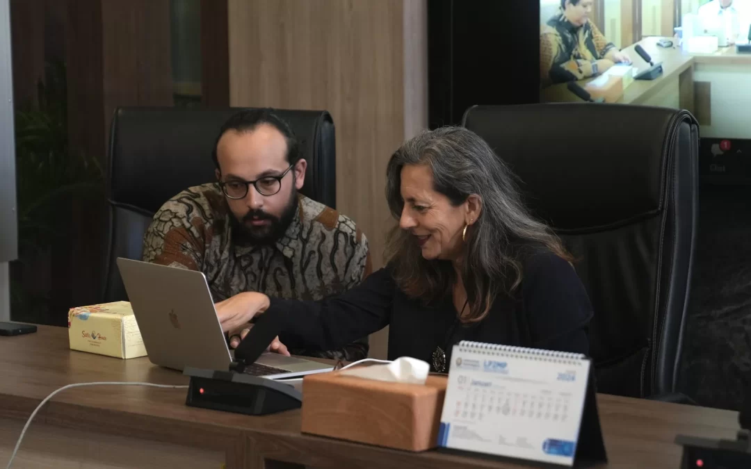 Language Extinction Depends on the Size of the Speaking Population