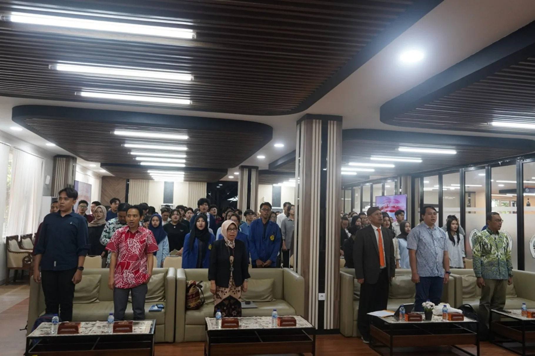 Masa Depan Demokrasi dan Ruang Sipil di Indonesia Diskusi Publik FISIP Undip bersama Transparency International (TI) Indonesia